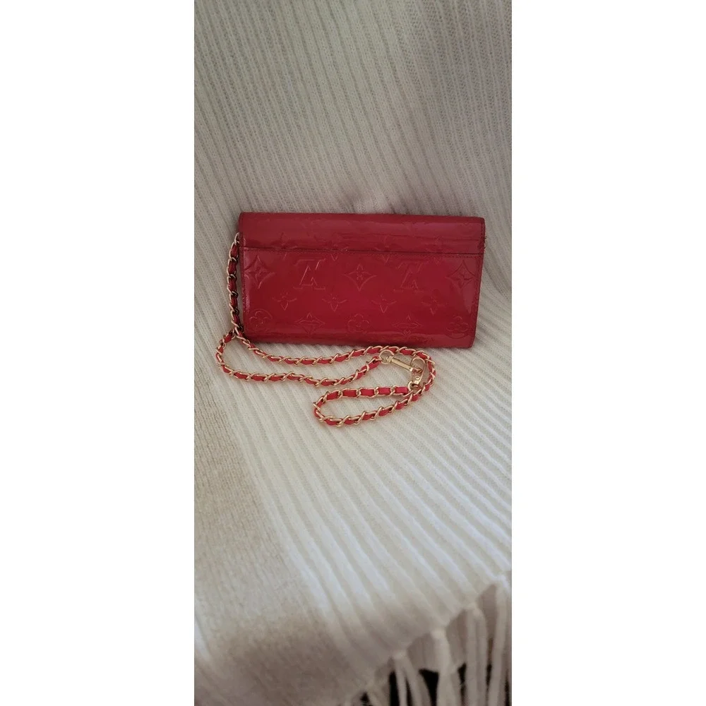 Louis Vuitton Sarah Wallet Monogram Vernis‎ Red Patent Leather Crossbody Chain
